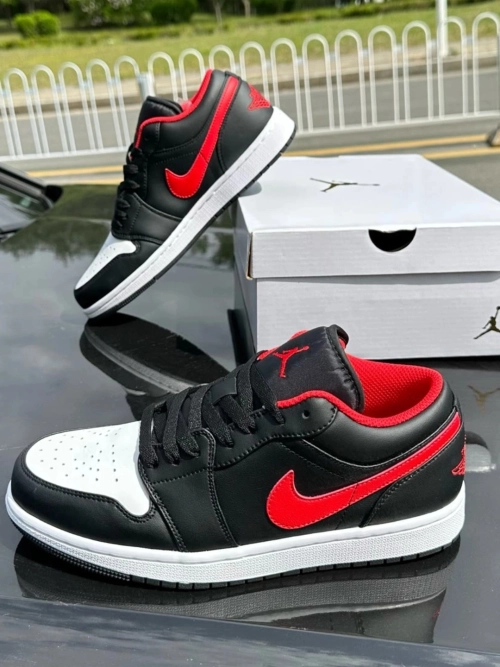 XH Travis Scott x Air Jordan 1 Low New Black Red review 