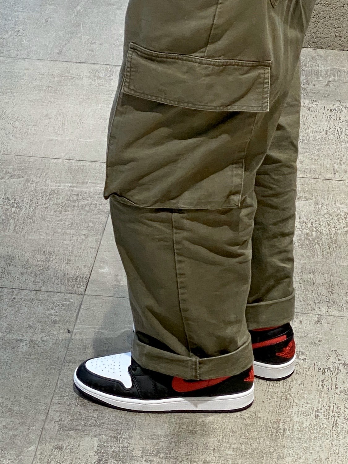 XH Travis Scott x Air Jordan 1 Low New Black Red review Amy 03