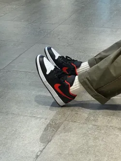 XH Travis Scott x Air Jordan 1 Low New Black Red review Amy 04