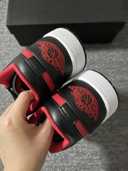 XH Travis Scott x Air Jordan 1 Low New Black Red review 