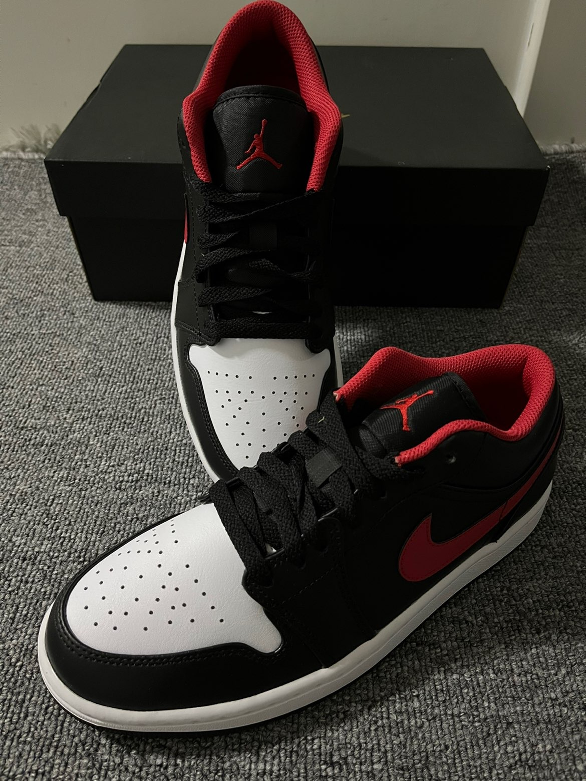 XH Travis Scott x Air Jordan 1 Low New Black Red review Derek 03