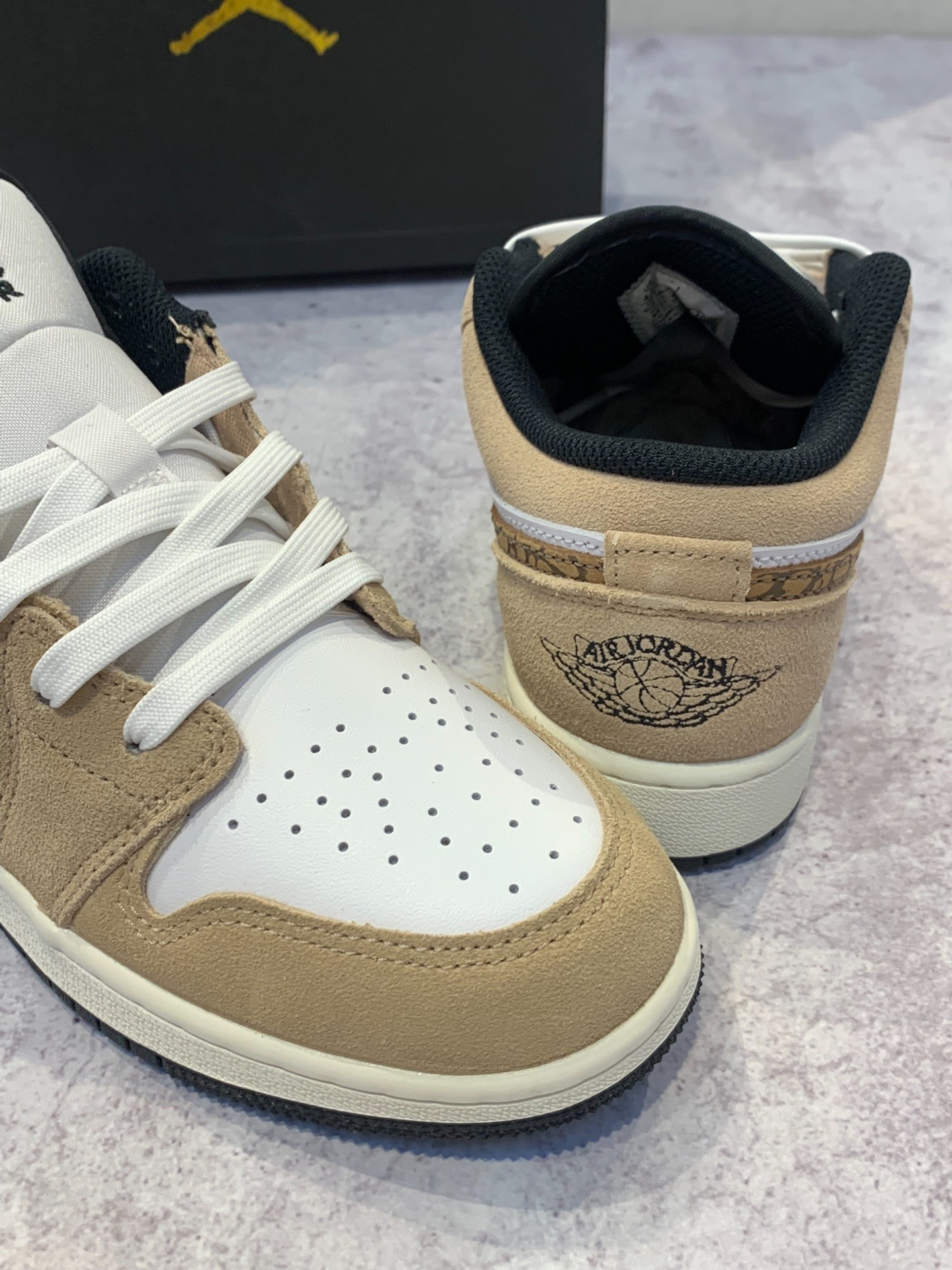 XH Travis Scott x Air Jordan 1 Low White Brown review Ian 04
