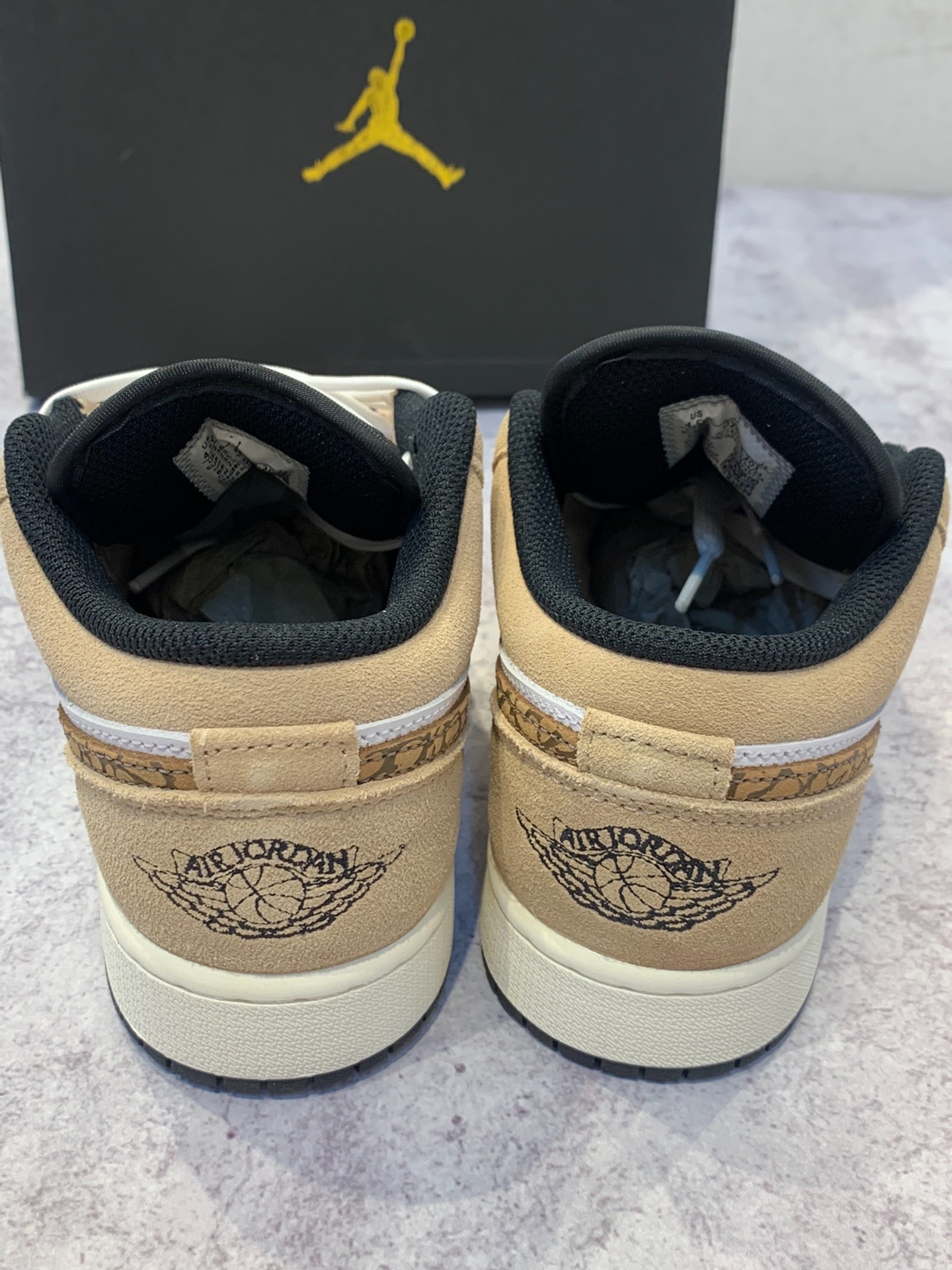 XH Travis Scott x Air Jordan 1 Low White Brown review Ian 05