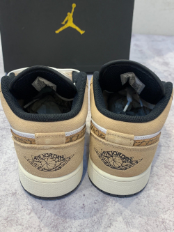 XH Travis Scott x Air Jordan 1 Low White Brown review Ian 05
