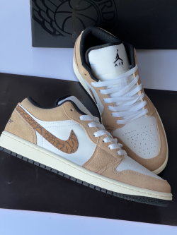 XH Travis Scott x Air Jordan 1 Low White Brown review Lila 01