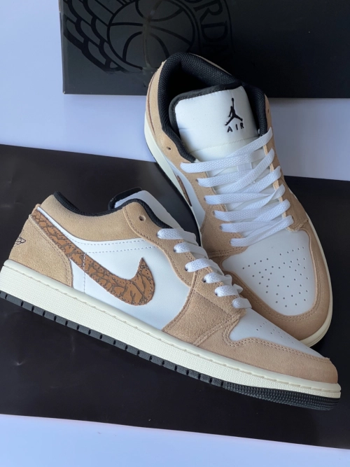 XH Travis Scott x Air Jordan 1 Low White Brown review 