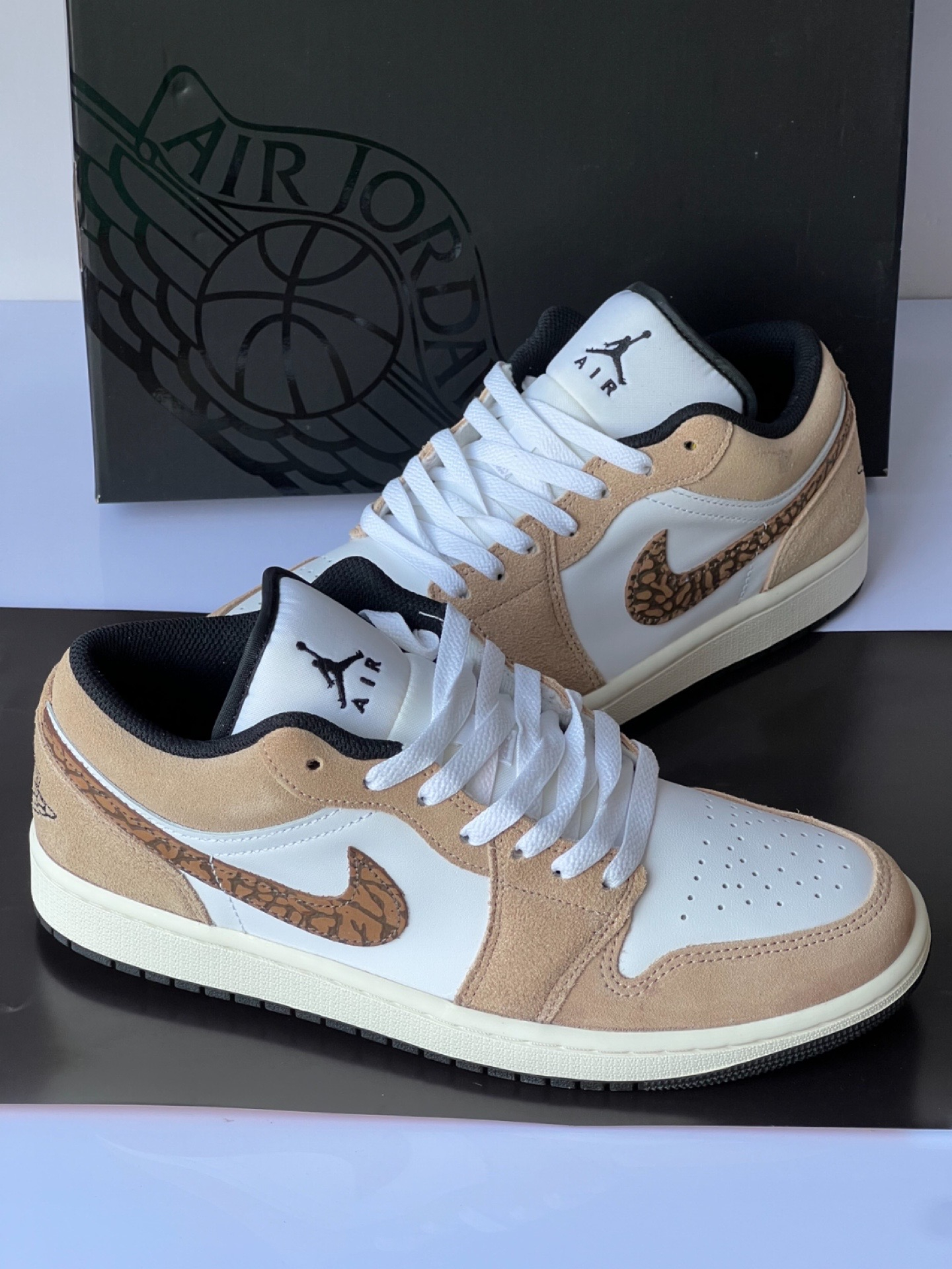 XH Travis Scott x Air Jordan 1 Low White Brown review Lila 02