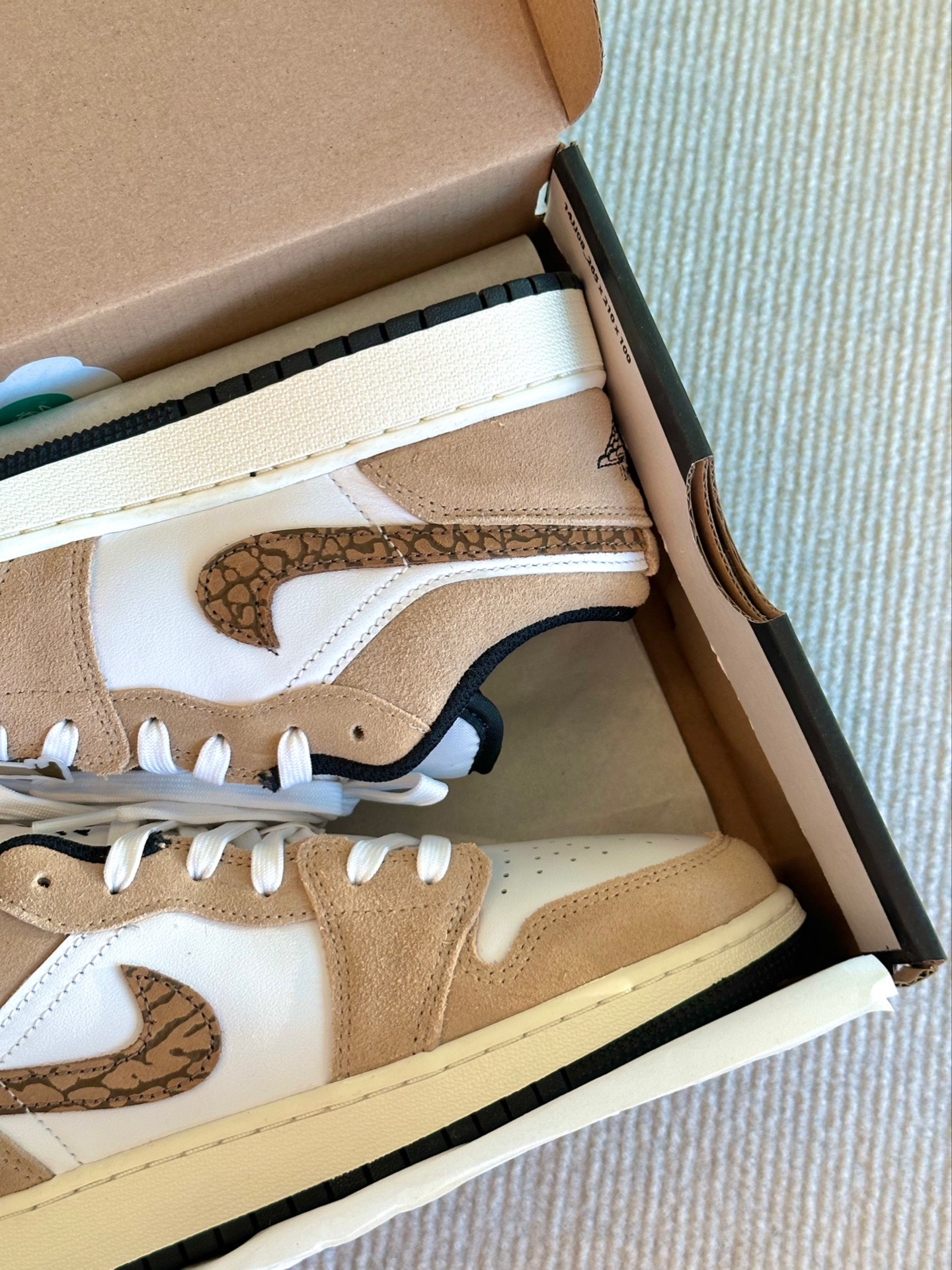 XH Travis Scott x Air Jordan 1 Low White Brown review Noah 01