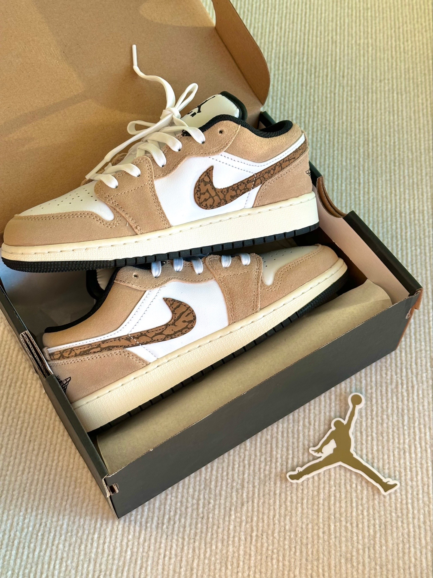 XH Travis Scott x Air Jordan 1 Low White Brown review Noah 02