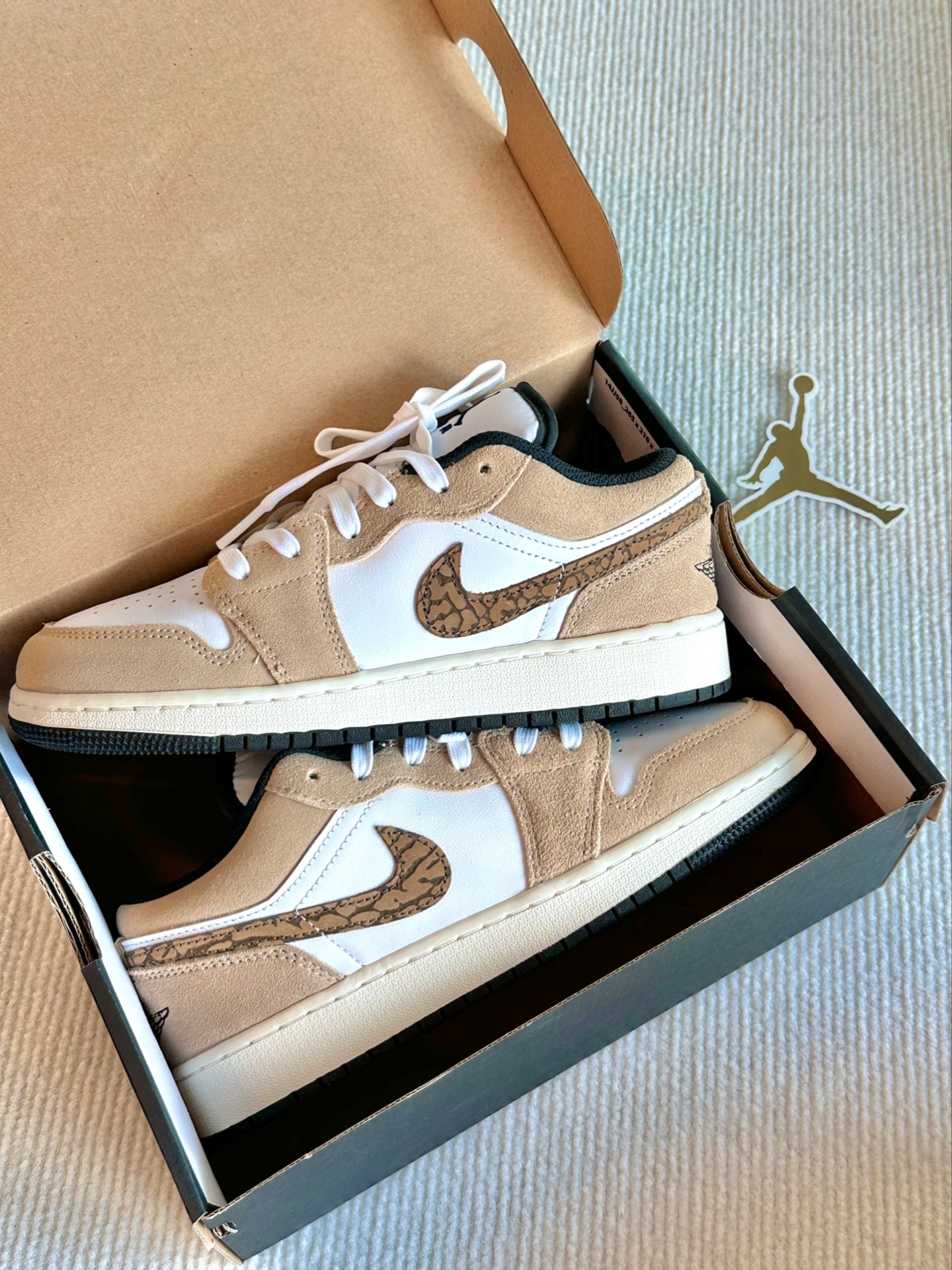 XH Travis Scott x Air Jordan 1 Low White Brown review Noah 03