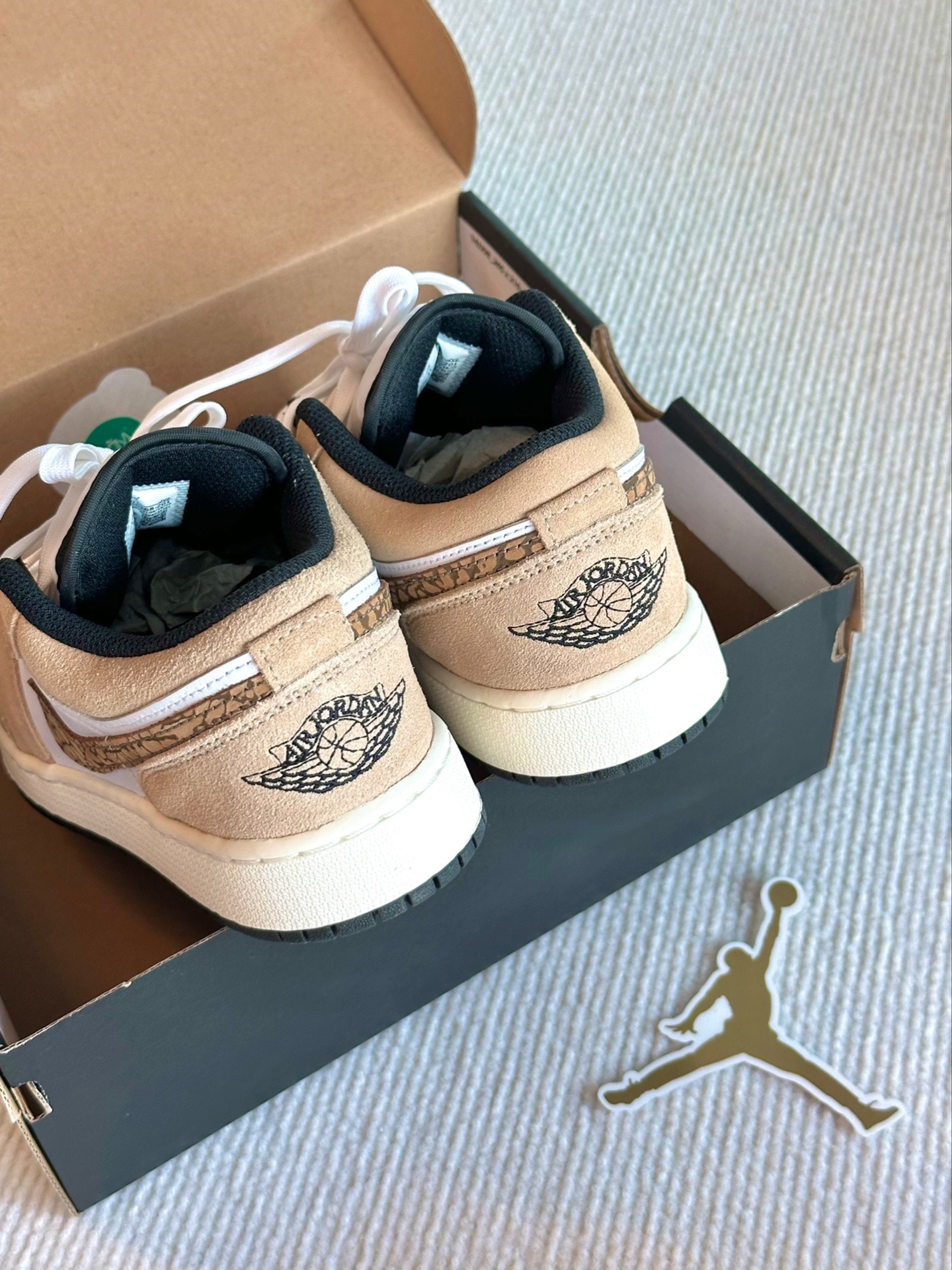 XH Travis Scott x Air Jordan 1 Low White Brown review Noah 04