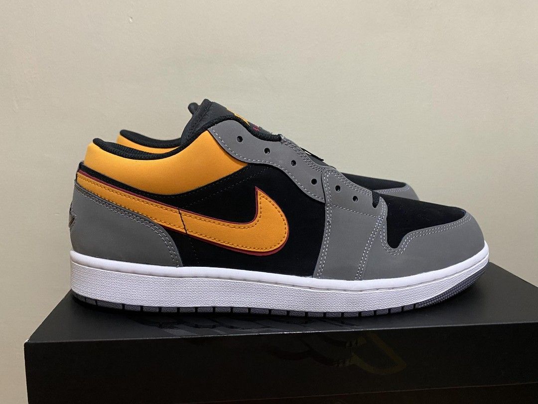 XH Travis Scott x Air Jordan 1 Low Dark Gray review Mona 01