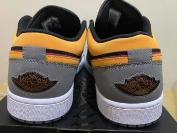 XH Travis Scott x Air Jordan 1 Low Dark Gray review Mona 05