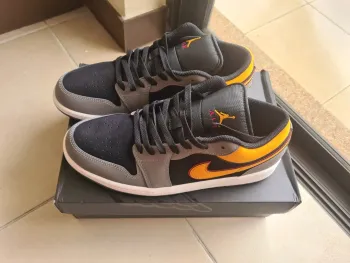 XH Travis Scott x Air Jordan 1 Low Dark Gray review Olive 02