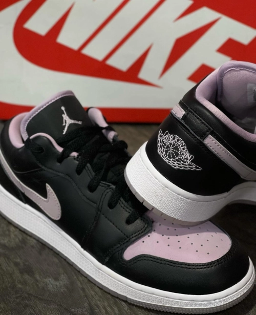 XH Travis Scott x Air Jordan 1 Low Black Purple review 