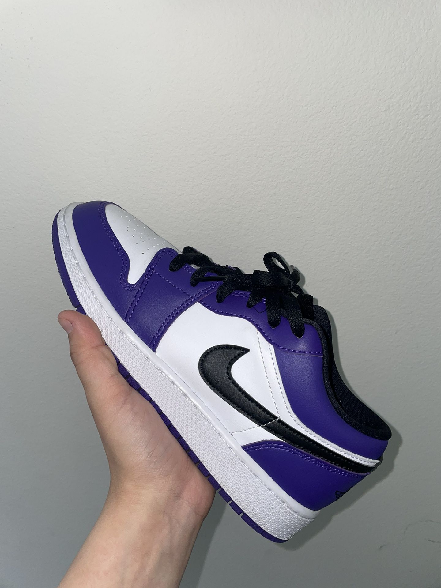 XH Travis Scott x Air Jordan 1 Low Sail White Purple review Carlos 01