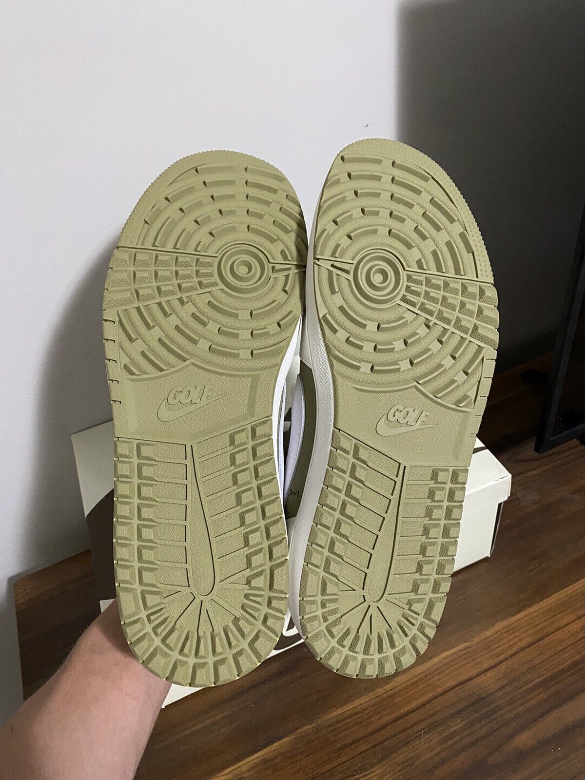 XH Travis Scott x Air Jordan 1 Low Golf “Olive” review Noah 01