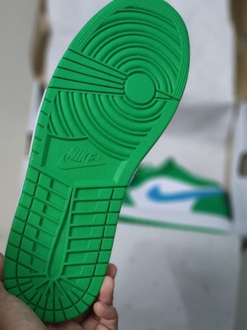 XH Travis Scott x Air Jordan 1 Low White Green Blue review 