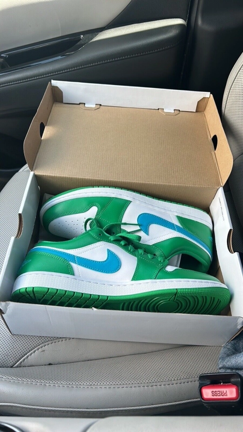 XH Travis Scott x Air Jordan 1 Low White Green Blue review 