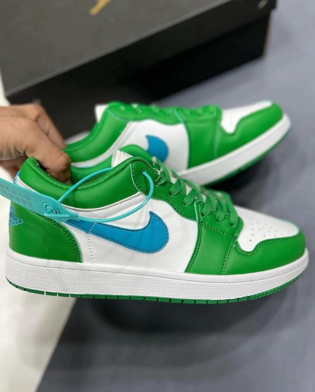 XH Travis Scott x Air Jordan 1 Low White Green Blue review Sam