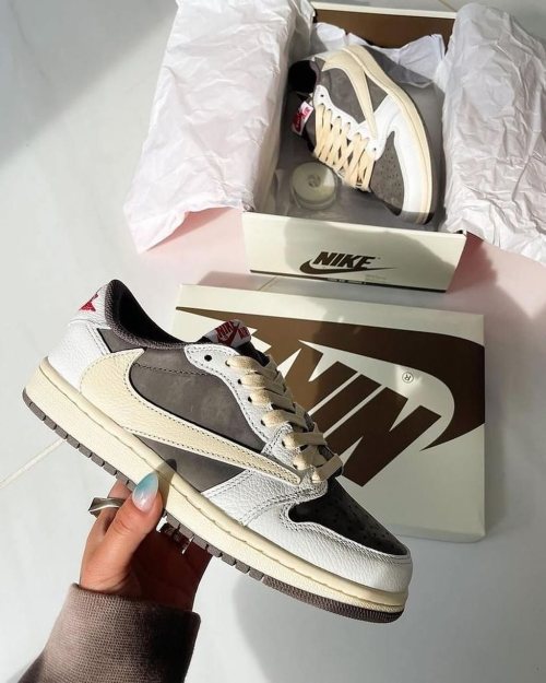 XH Travis Scott x Air Jordan 1 Low White BrownBarb review 