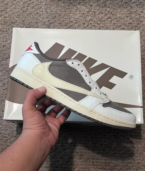 XH Travis Scott x Air Jordan 1 Low White BrownBarb review 