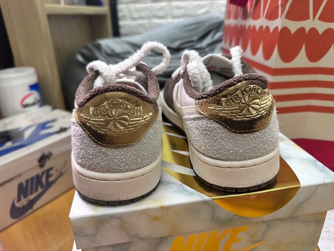 XH Travis Scott x Air Jordan 1 Low OG “Year of the Rabbit” review Mia 02