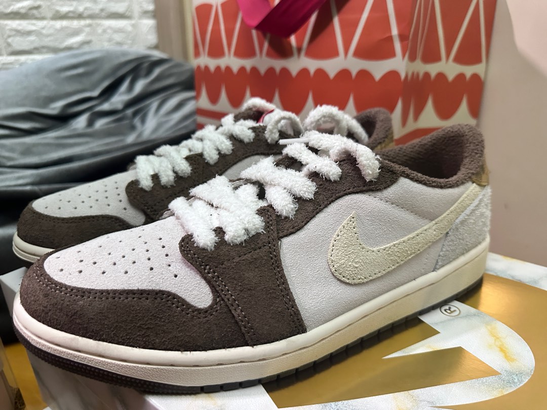 XH Travis Scott x Air Jordan 1 Low OG “Year of the Rabbit” review Mia 01