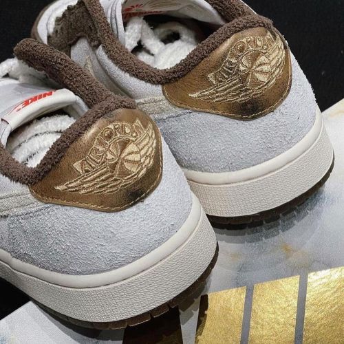 XH Travis Scott x Air Jordan 1 Low OG “Year of the Rabbit” review 