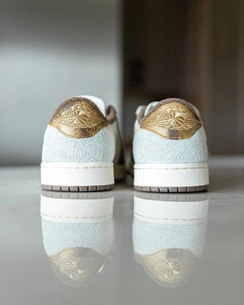 XH Travis Scott x Air Jordan 1 Low OG “Year of the Rabbit” review 