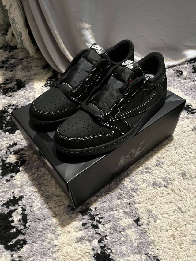 XH Travis Scott x Air Jordan 1 Low OG SP Black Phantom review Isabella 02