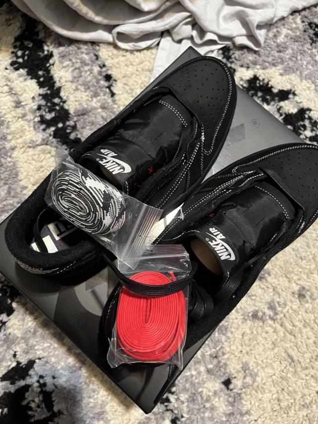 XH Travis Scott x Air Jordan 1 Low OG SP Black Phantom review Isabella 01