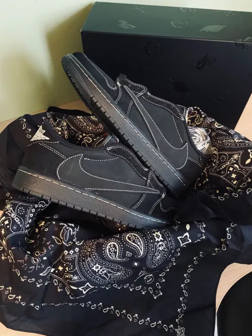 XH Travis Scott x Air Jordan 1 Low OG SP Black Phantom review 