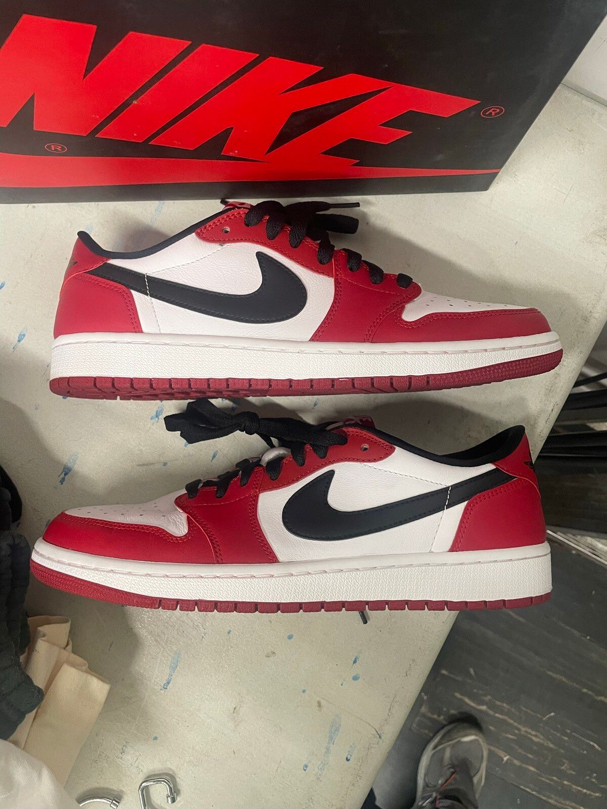 XH Air Jordan 1 Low Low Help Chicago review Ursula 04