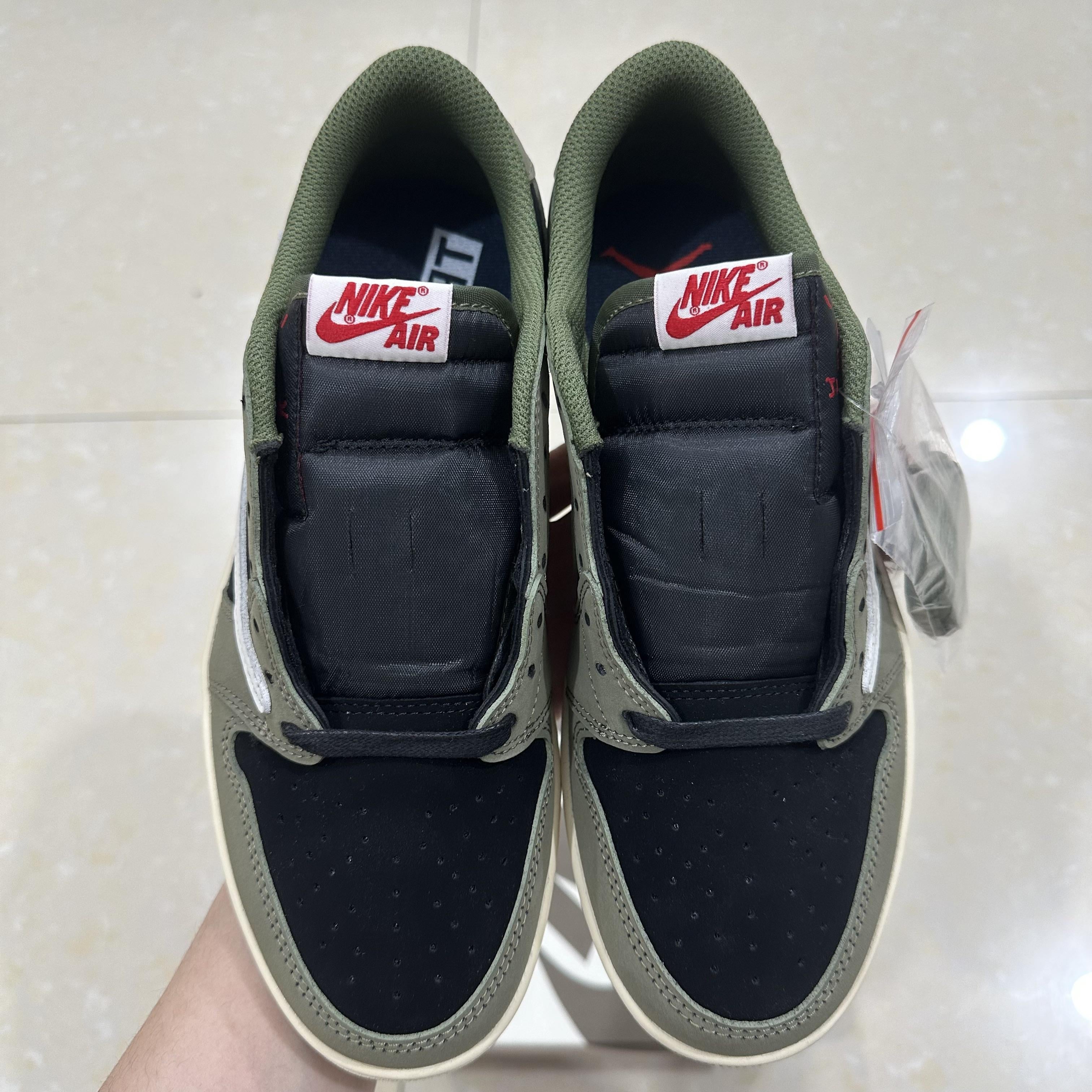 XH Travis Scott x Air Jordan 1 Low Green Barb review Sam 04