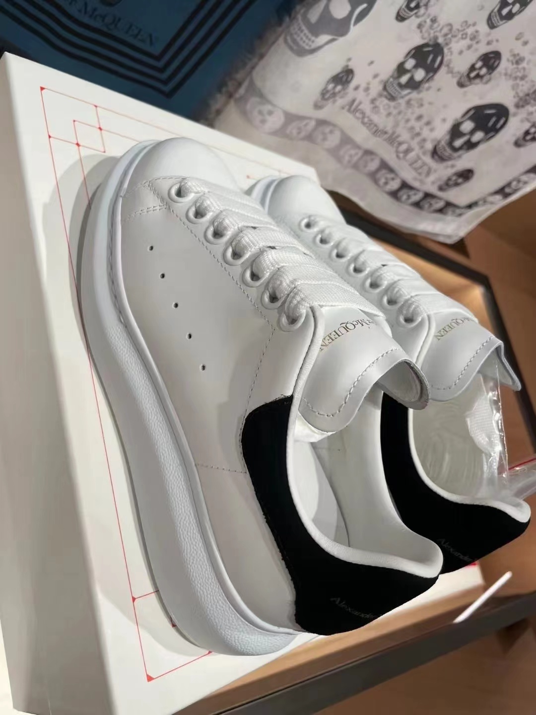 🔥Alexander McQueen Sneaker White Black review James D. Hatch