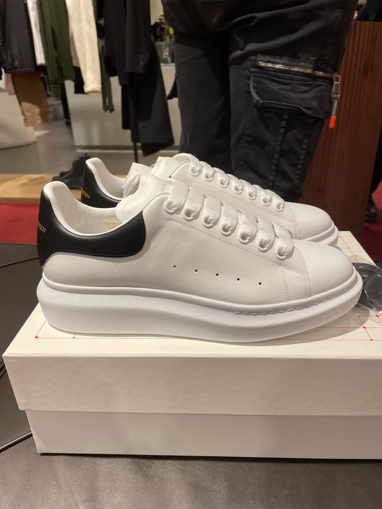 🔥Alexander McQueen Sneaker White Black review Nancey
