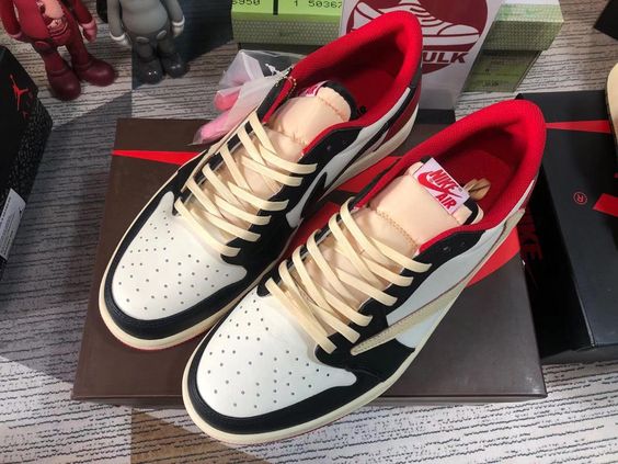 XH Travis Scott x Air Jordan 1 Low Black Red review Charles