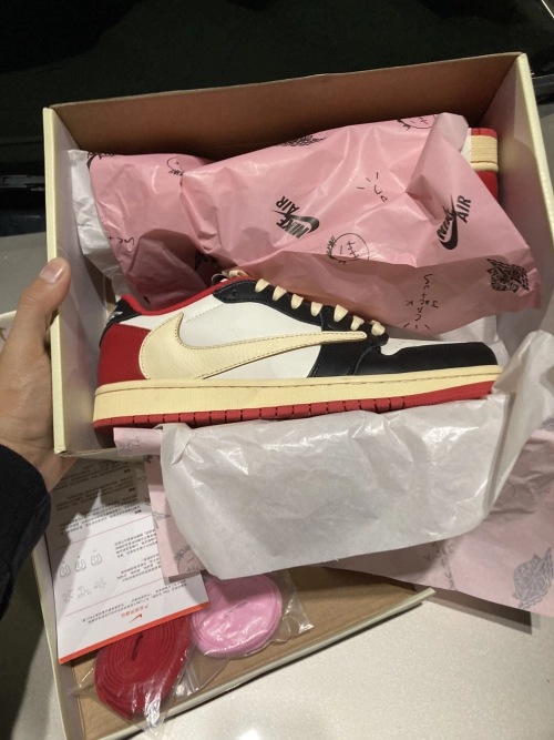 XH Travis Scott x Air Jordan 1 Low Black Red review 