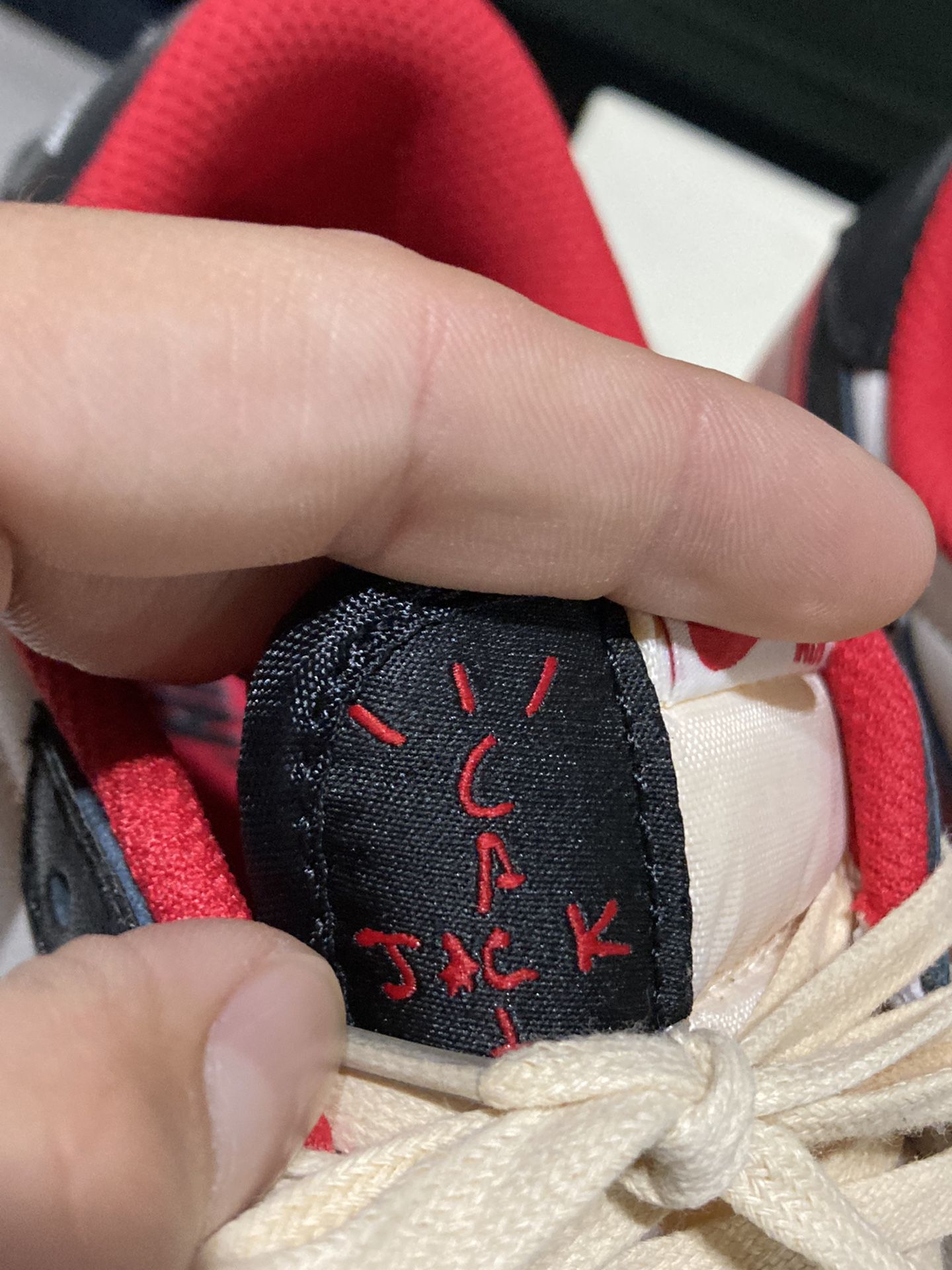 XH Travis Scott x Air Jordan 1 Low Black Red review Nina 04