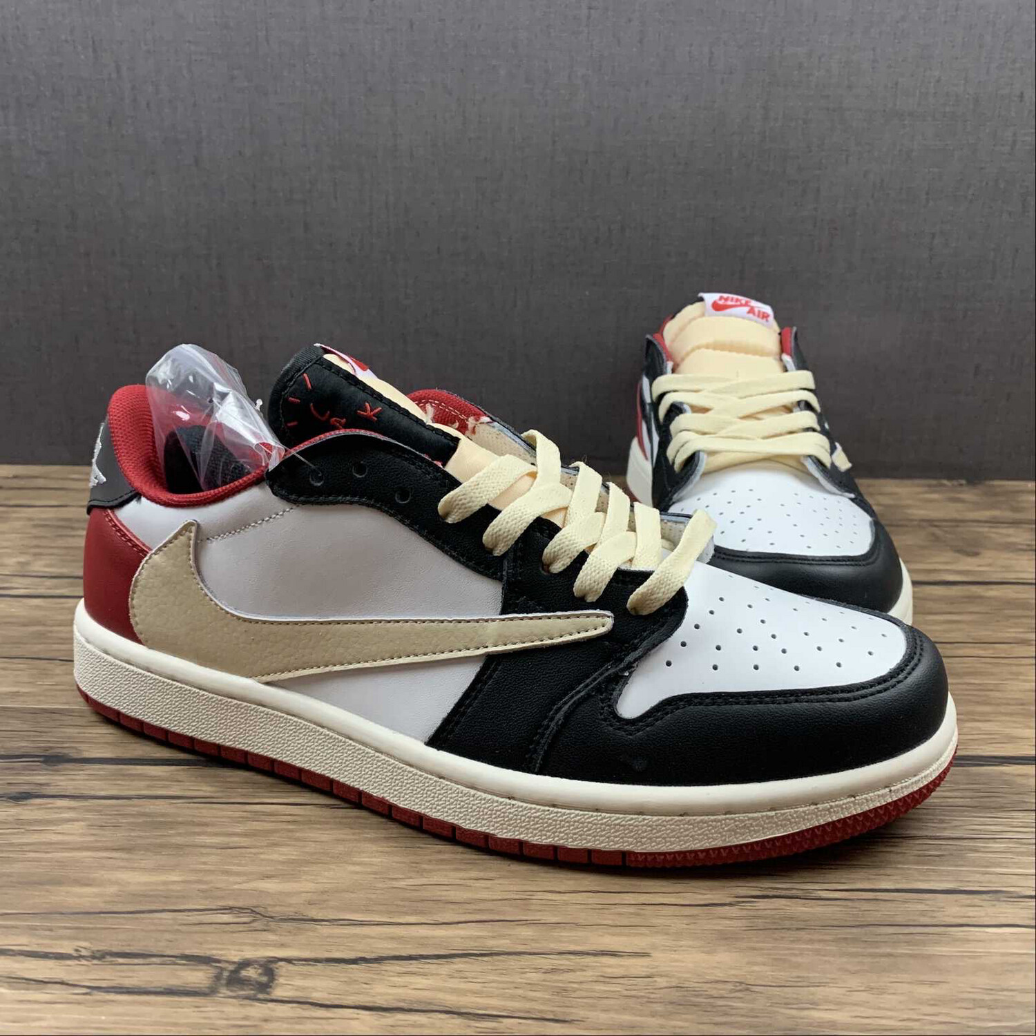 XH Travis Scott x Air Jordan 1 Low Black Red review Ursula 02