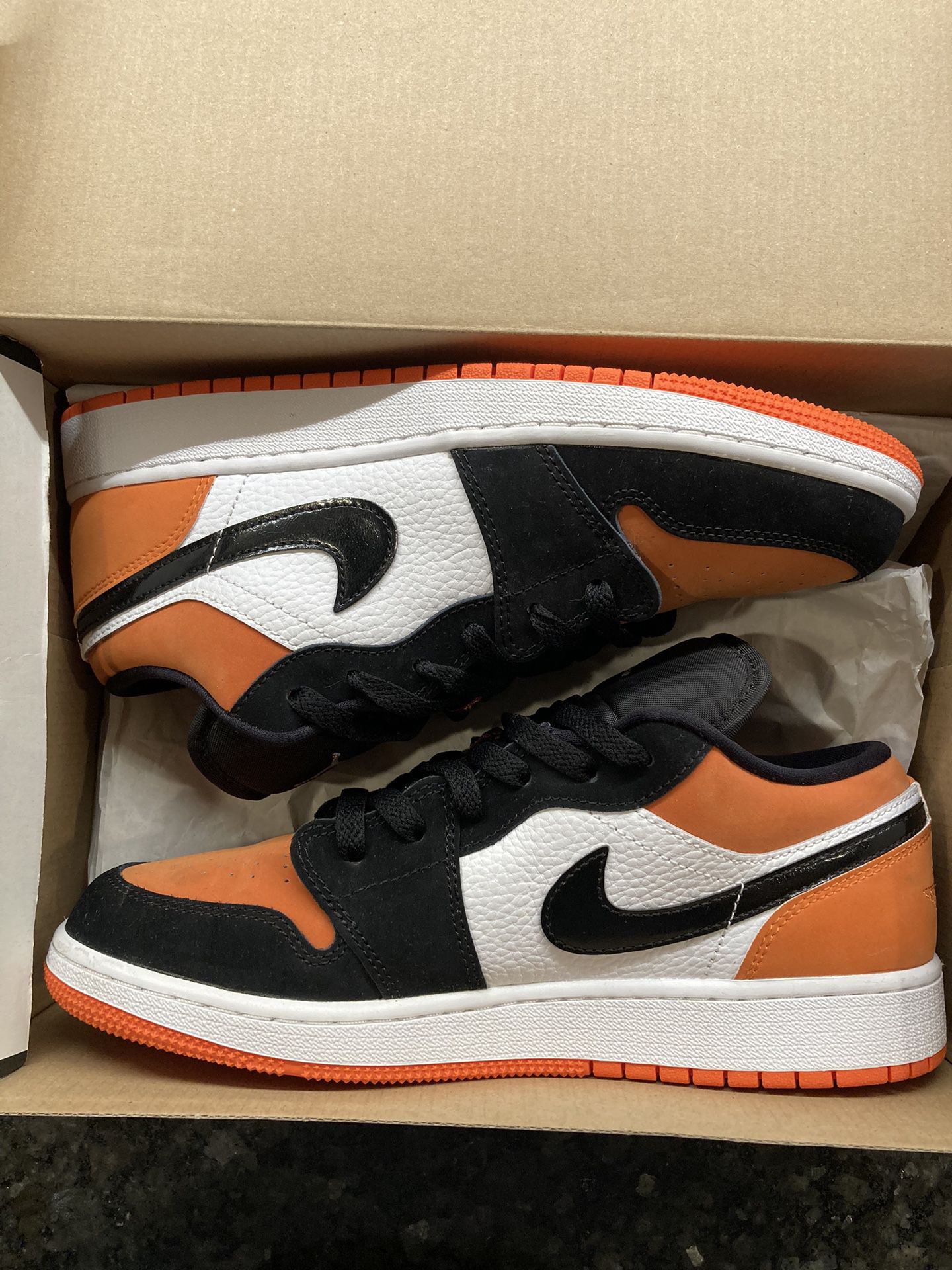 XH Air Jordan 1 Low Golf Shattered Backboard review Charles 02