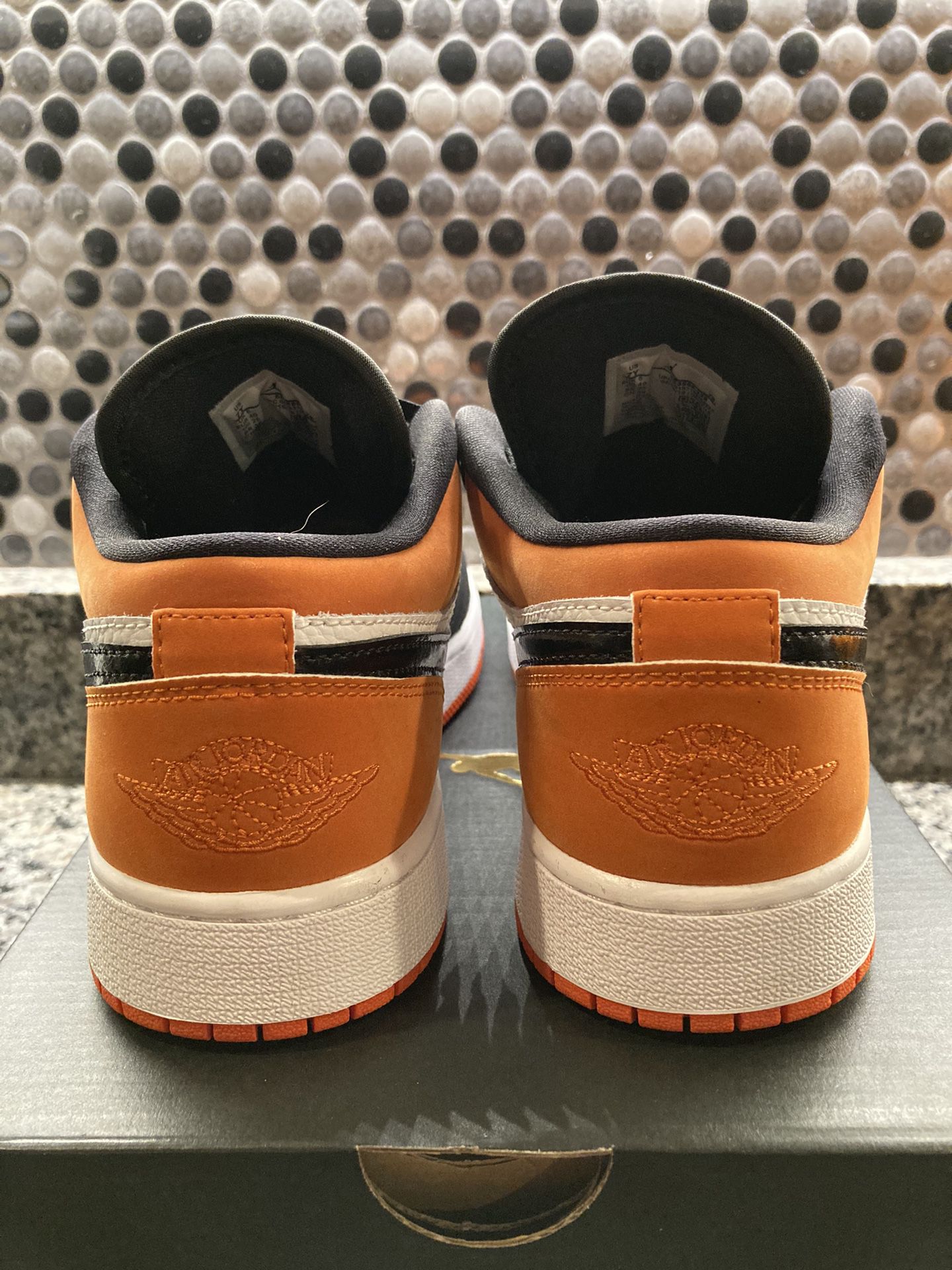 XH Air Jordan 1 Low Golf Shattered Backboard review Charles 04