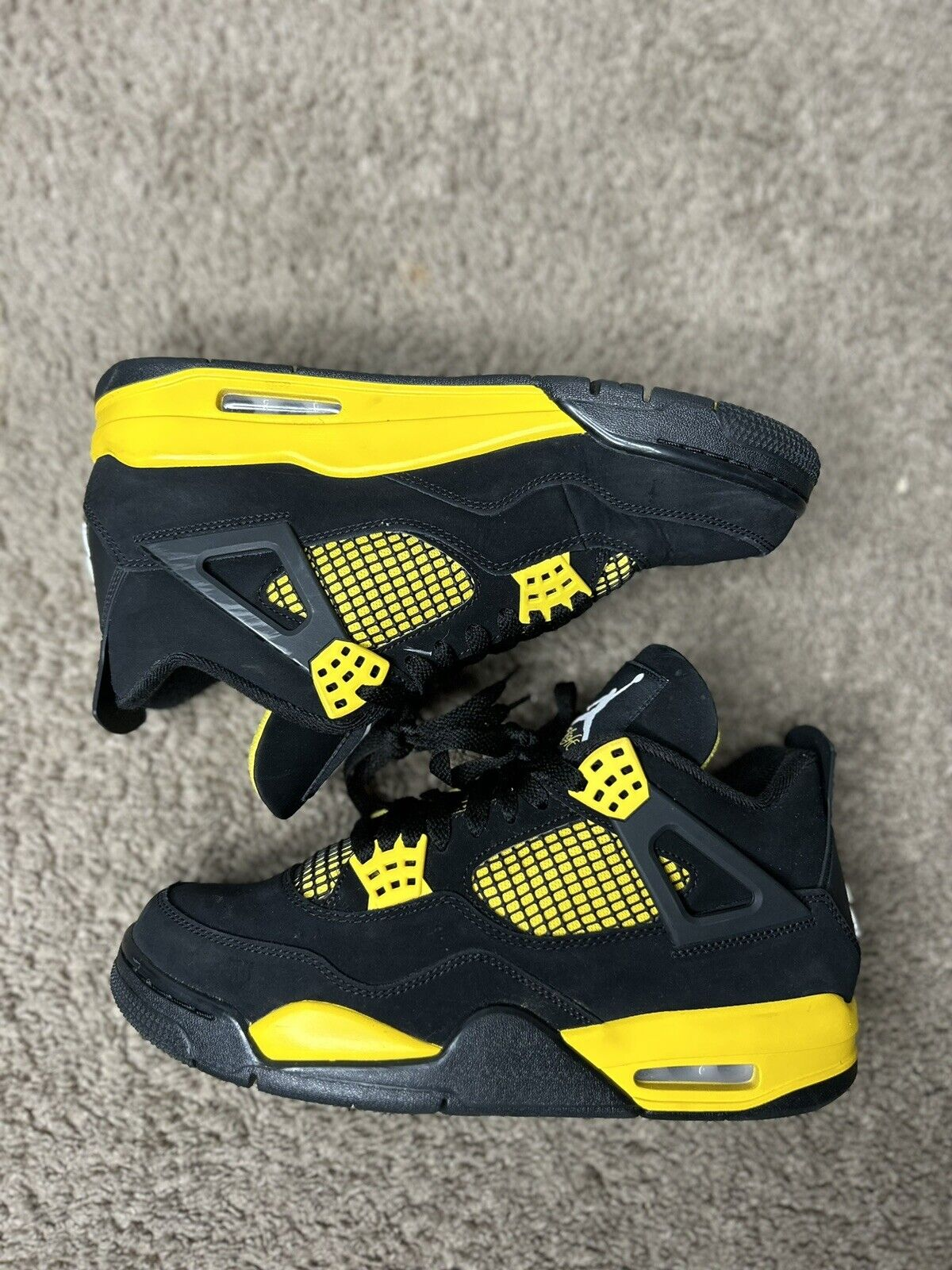 OG Batch Air Jordan 4 Thunder review C. F. Doell 01