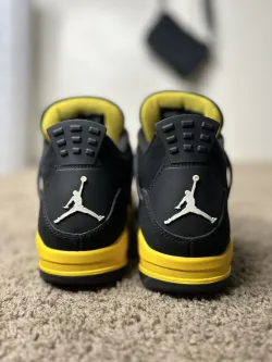 OG Batch Air Jordan 4 Thunder review C. F. Doell 02