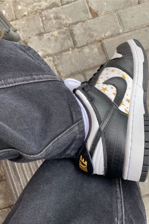 SX Supreme x Nike SB Dunk Low Black Stars review 