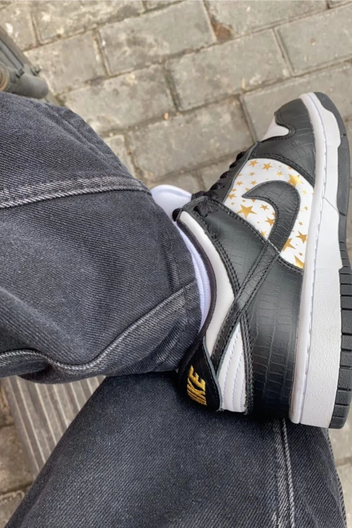 SX Supreme x Nike SB Dunk Low Black Stars review 
