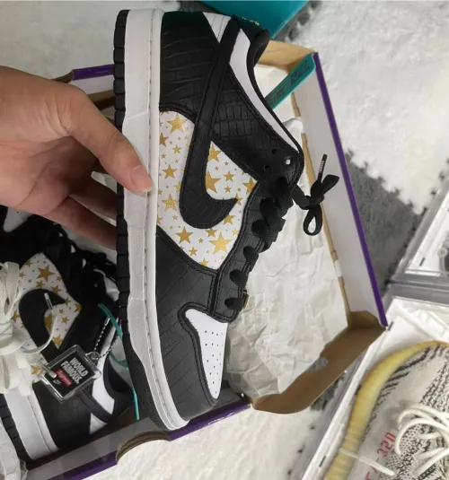 SX Supreme x Nike SB Dunk Low Black Stars review 