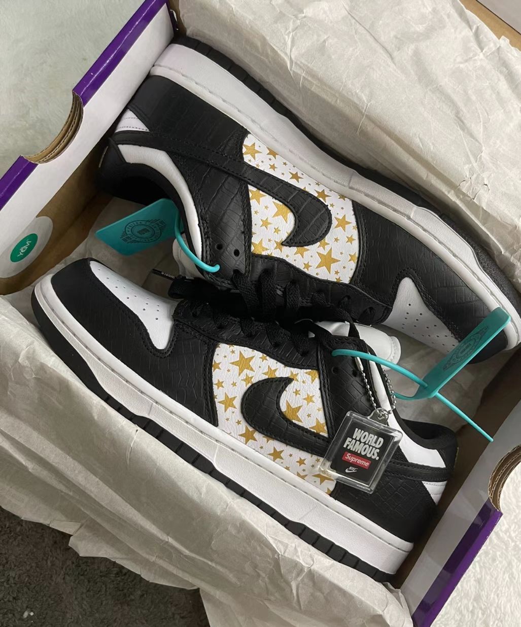 SX Supreme x Nike SB Dunk Low Black Stars review Giancarlo Martinez 02