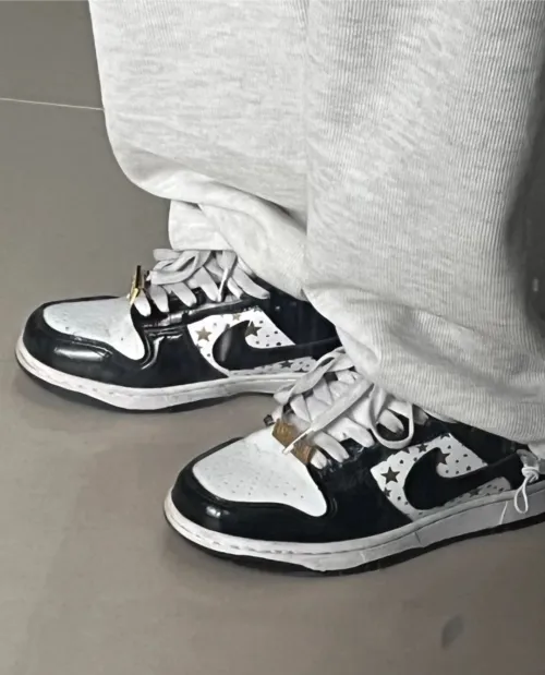 SX Supreme x Nike SB Dunk Low Black Stars review 